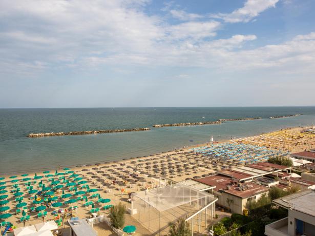 palacelidohotel en june-offer-hotel-lido-di-savio-with-private-beach 011