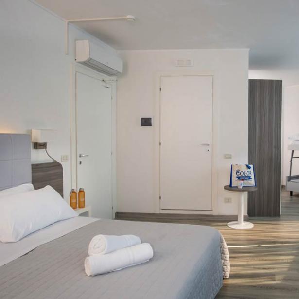 palacelidohotel en june-offer-hotel-lido-di-savio-with-private-beach 025